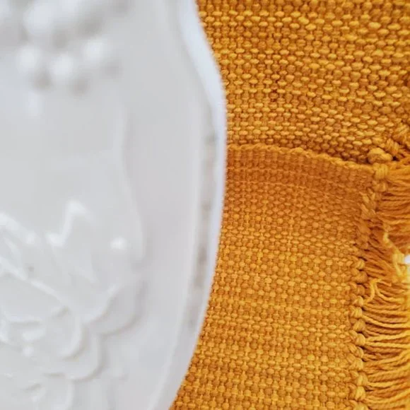 TWO 1960s Vintage Milk Glass PLATTERS with Grapes and Vines. - Picture 3 of 5